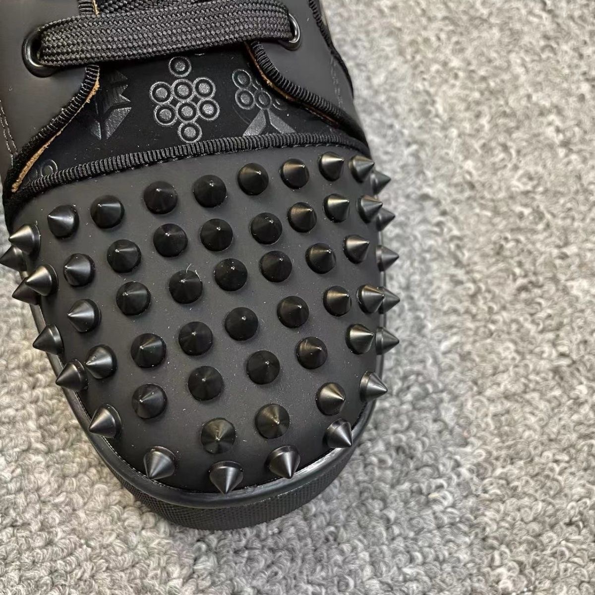 zapatillas christian louboutin premium: sofisticación de lujo y distinción urbana 🧸✨ zapatillas christian louboutin premium: sofisticación de lujo y distinción urbana 🧸✨