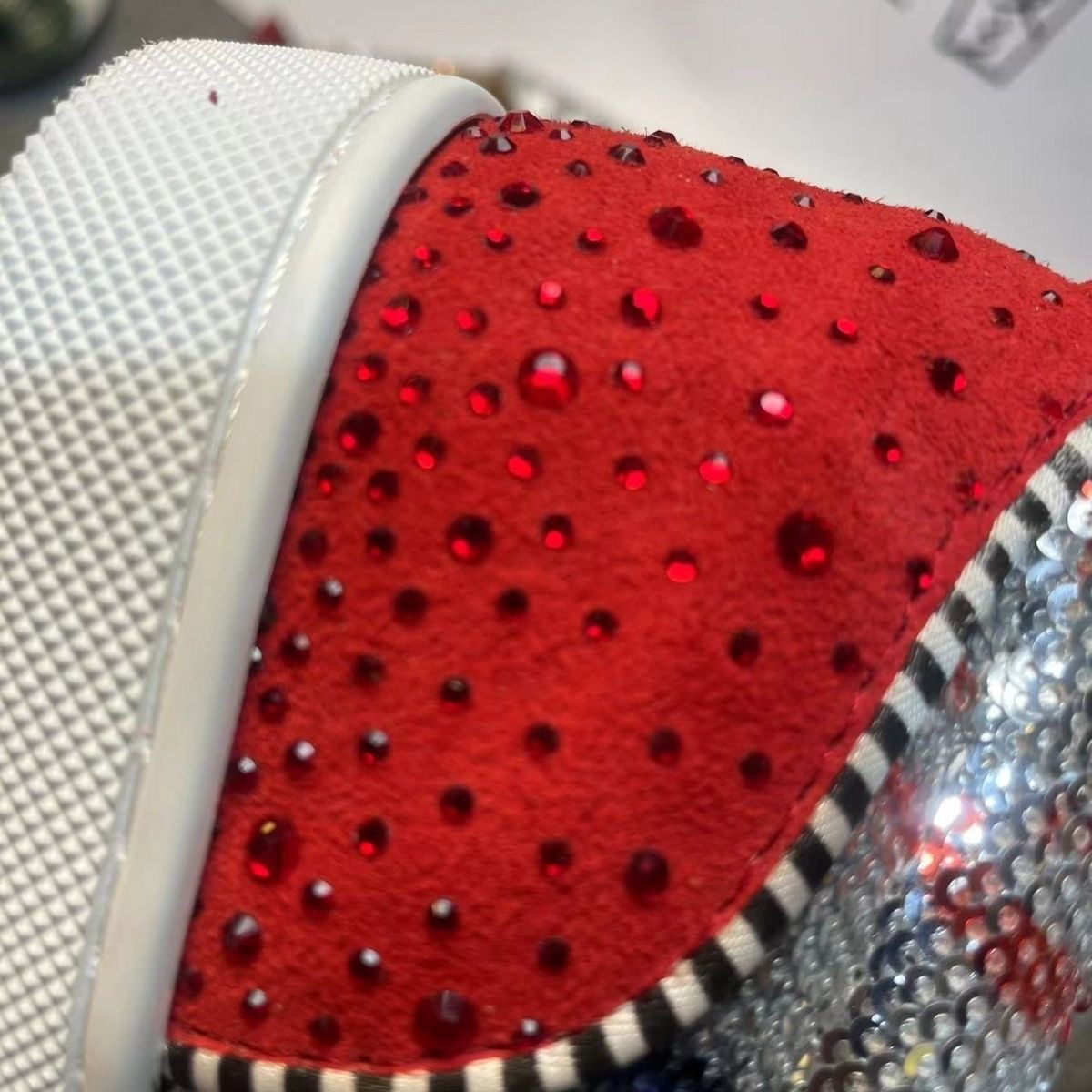 zapatillas christian louboutin premium: sofisticación de lujo y distinción urbana 🧸✨ zapatillas christian louboutin premium: sofisticación de lujo y distinción urbana 🧸✨