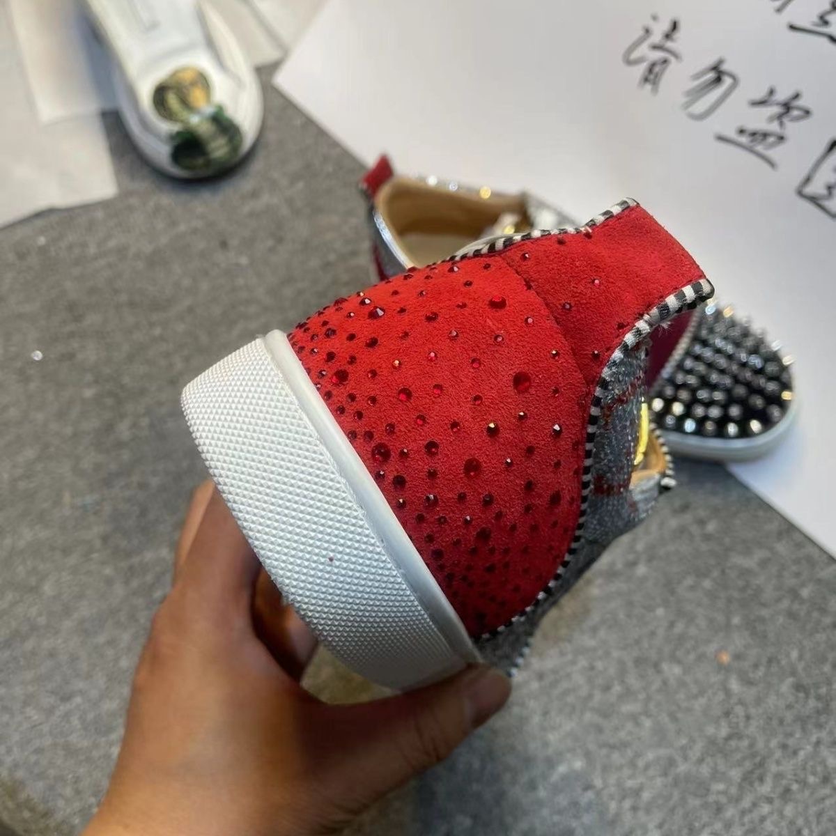 zapatillas christian louboutin premium: sofisticación de lujo y distinción urbana 🧸✨ zapatillas christian louboutin premium: sofisticación de lujo y distinción urbana 🧸✨