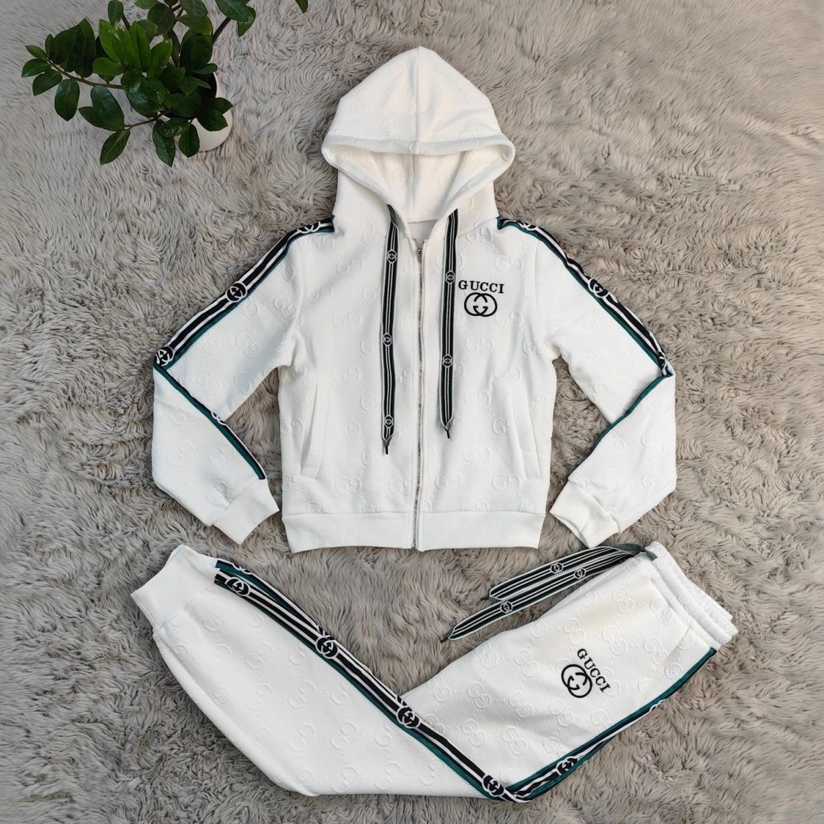 conjunto gucci premium: sofisticación de lujo y distinción urbana 🖤✨🧸 conjunto gucci premium: sofisticación de lujo y distinción urbana 🖤✨🧸