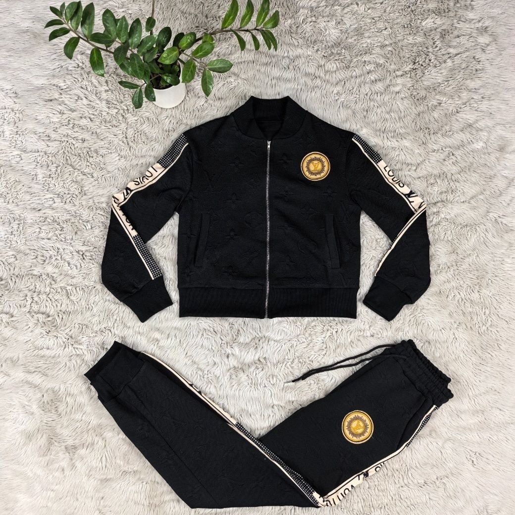 conjunto louis vuitton premium: sofisticación de lujo y distinción urbana 🖤✨🧸 conjunto louis vuitton premium: sofisticación de lujo y distinción urbana 🖤✨🧸