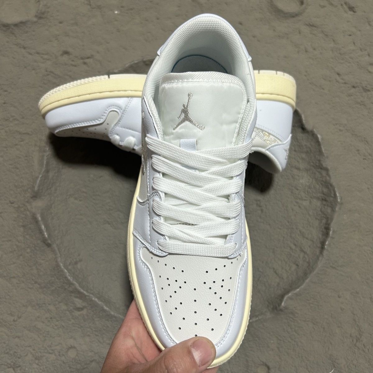 👟✨ zapatillas nike air jordan 1 low "white & cream floral embroidery": estilo exclusivo y máxima tendencia 🤍🌼🌾 👟✨ zapatillas nike air jordan 1 low "white & cream floral embroidery": estilo exclusivo y máxima tendencia 🤍🌼🌾