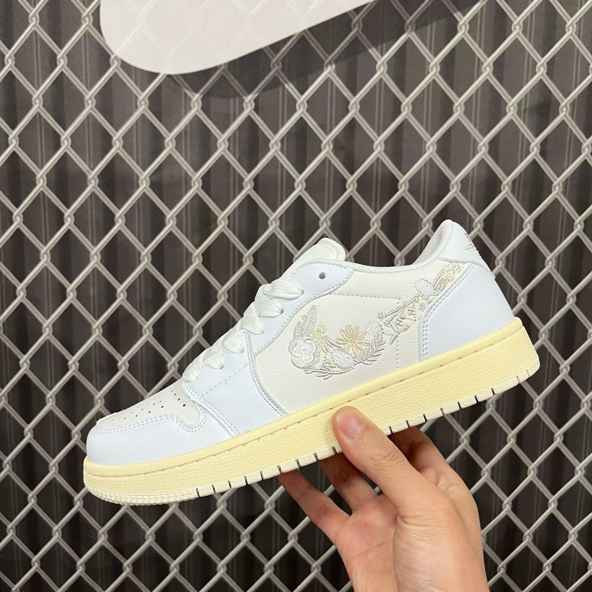 👟✨ zapatillas nike air jordan 1 low "white & cream floral embroidery": estilo exclusivo y máxima tendencia 🤍🌼🌾 👟✨ zapatillas nike air jordan 1 low "white & cream floral embroidery": estilo exclusivo y máxima tendencia 🤍🌼🌾